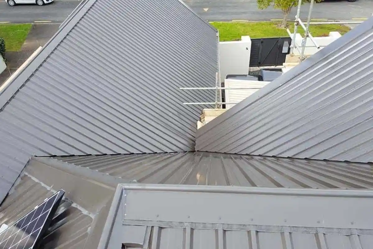 Containing water from ceiling leak Auckland