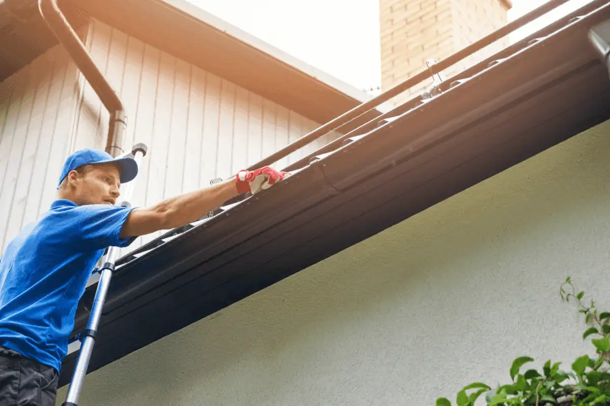 Heat reflective paint application roof Heat reflective paint application roof