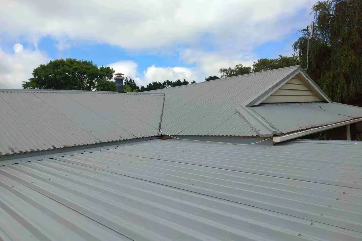 Dark vs Light Roof Colours in NZ — Which Is Better?