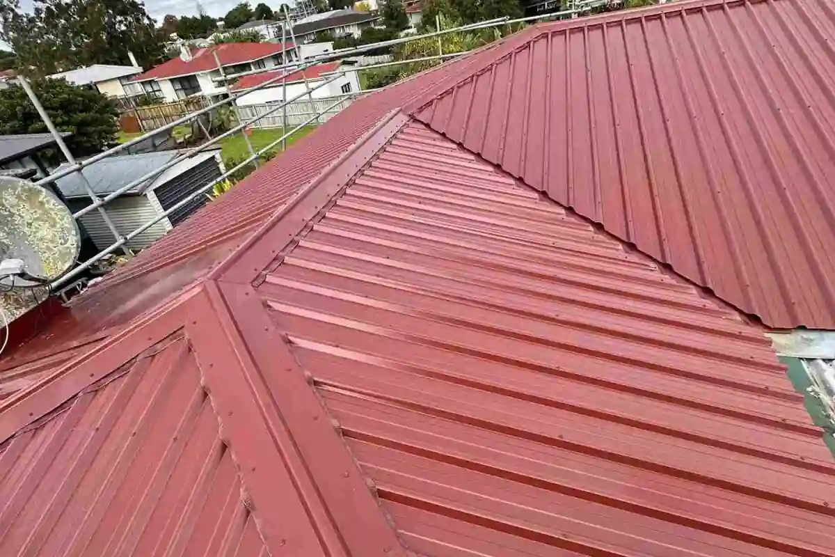 Light coloured roof reflecting heat Auckland